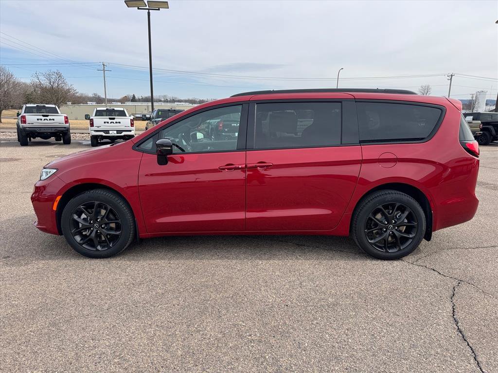 New 2026 Chrysler Pacifica Select w/ S Appearance Package AWD/4WD image 2