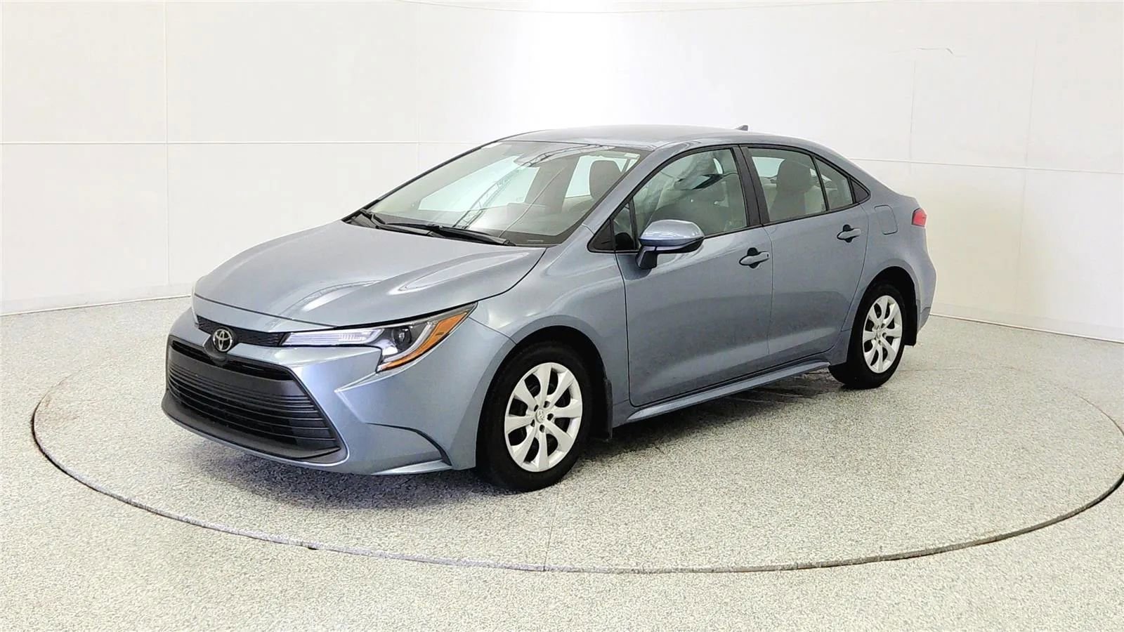 Used 2025 Toyota Corolla LE image 3
