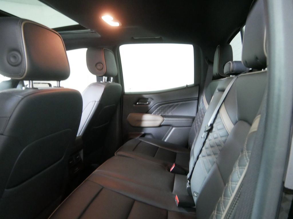 Used 2023 GMC Canyon Denali image 16