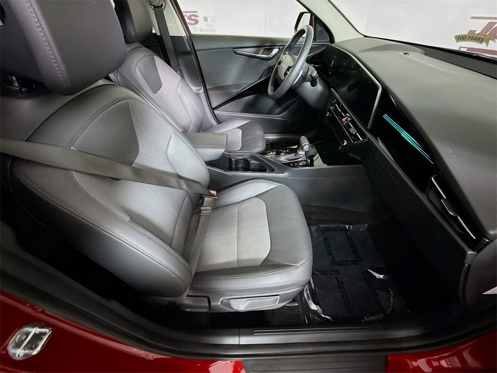 Used 2024 Kia Niro EX Touring image 32