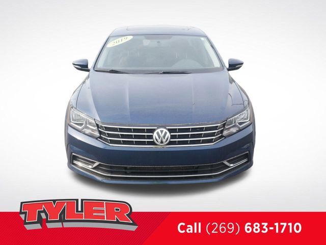 Used 2019 Volkswagen Passat 2.0T Wolfsburg w/ Wheels & Sunroof Package FWD image 2