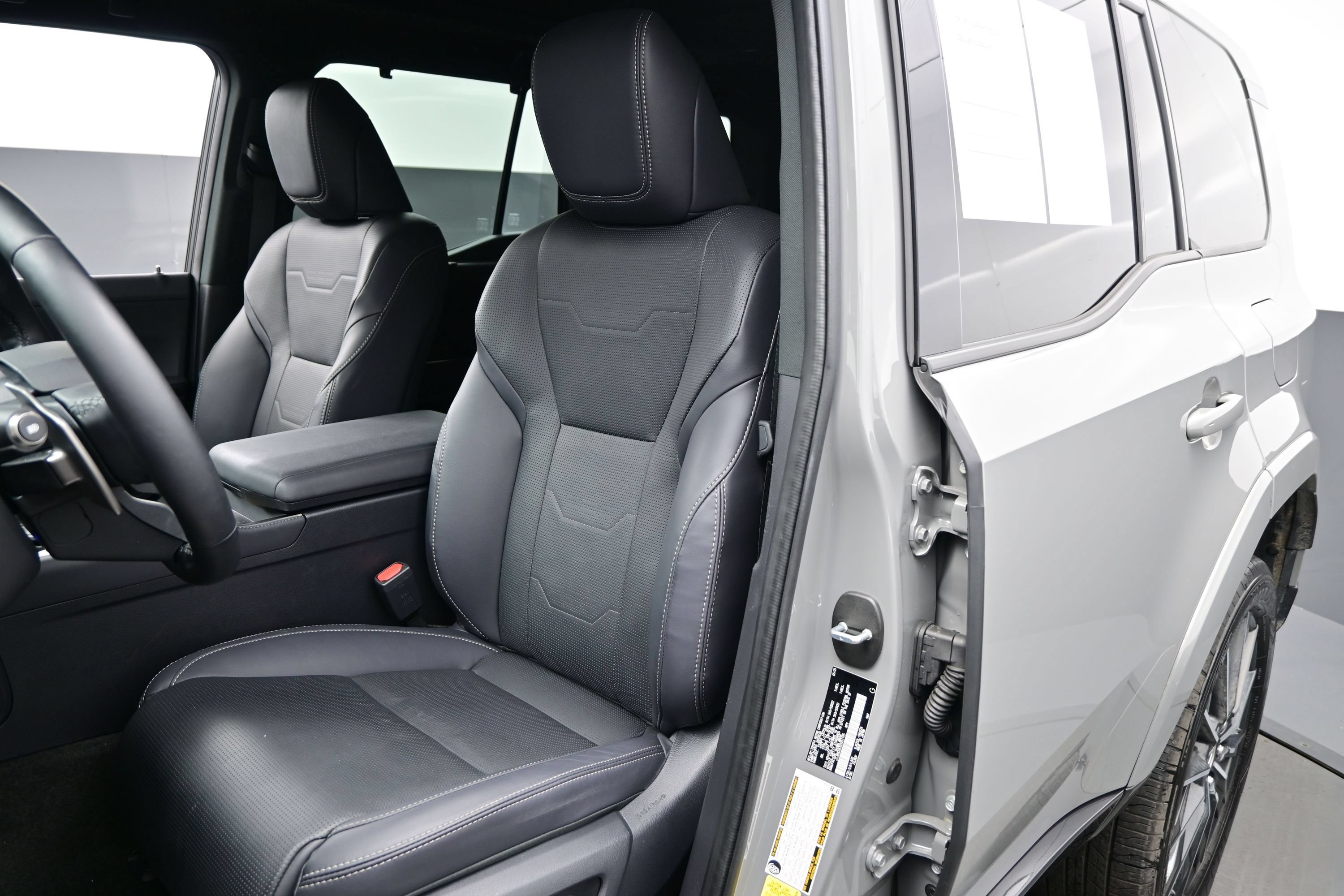 Used 2025 Lexus GX 550 w/ Accessory Package (2T) AWD/4WD image 12