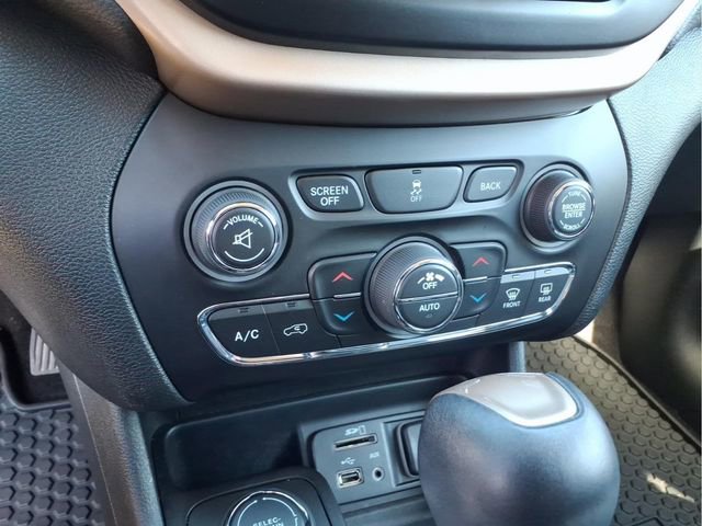 Used 2018 Jeep Cherokee Limited image 24