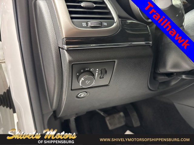 Used 2018 Jeep Grand Cherokee Trailhawk image 16