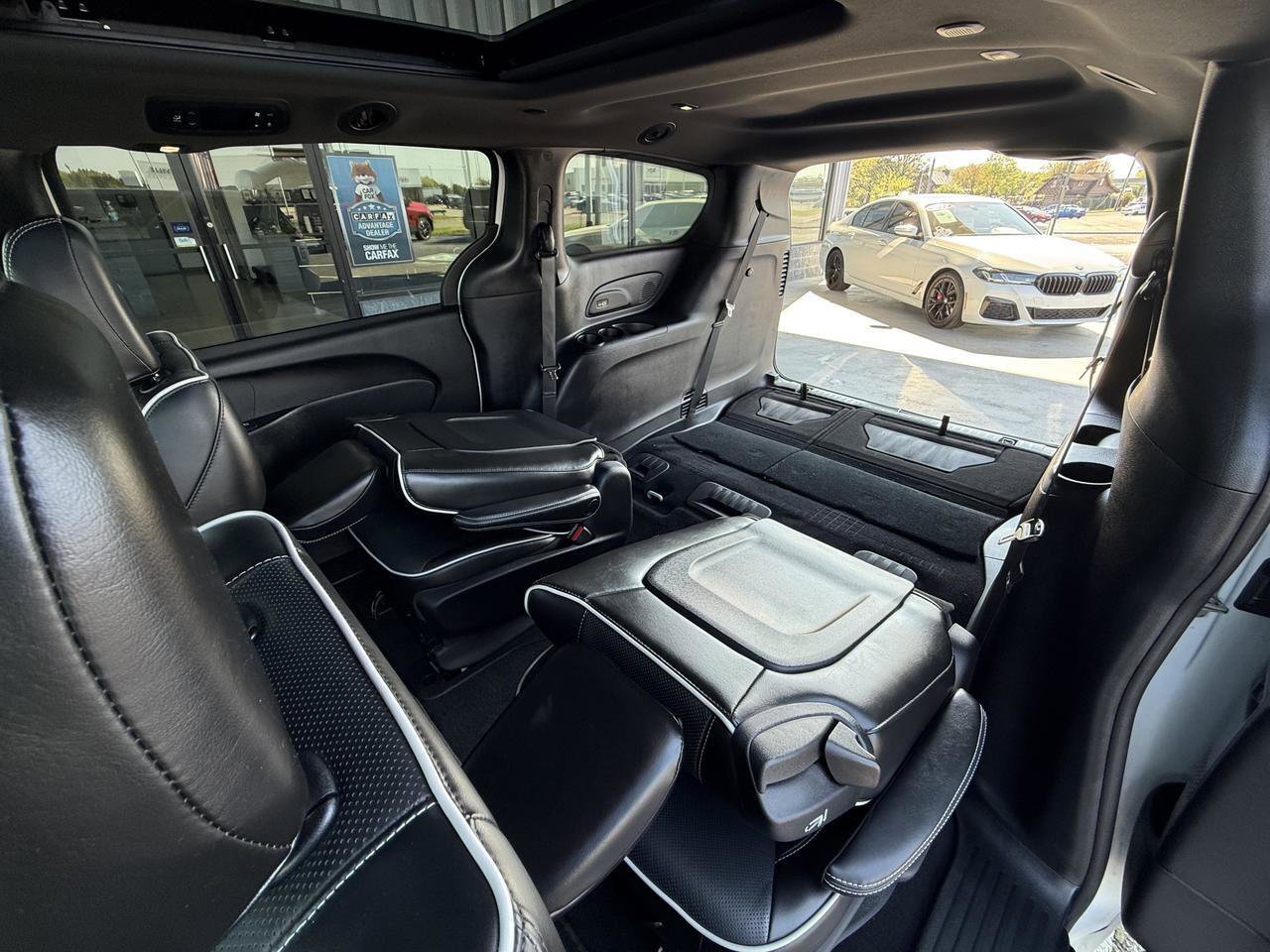Used 2023 Chrysler Pacifica Limited w/ S Appearance Package FWD image 51