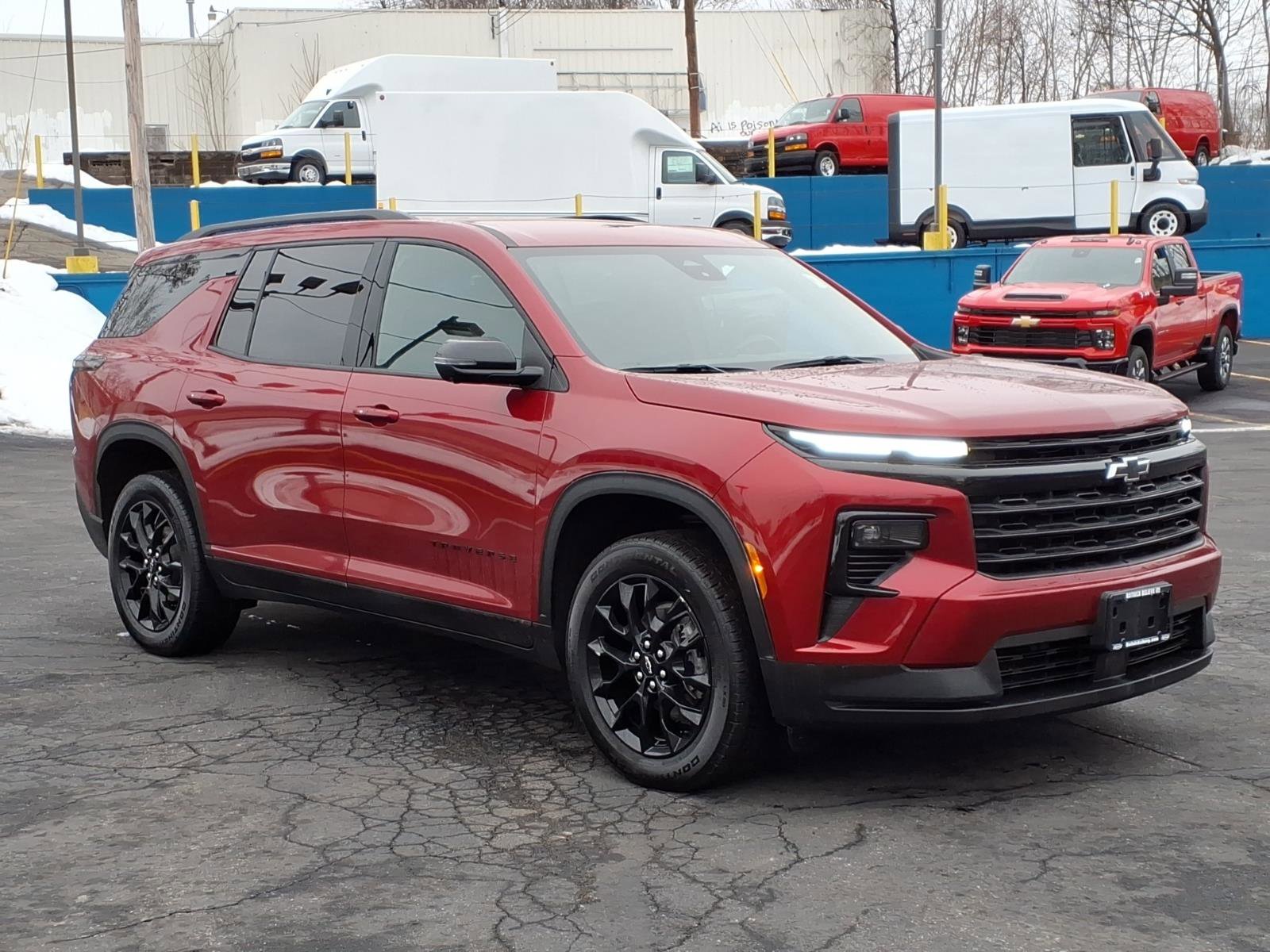 Used 2025 Chevrolet Traverse LT w/ Midnight/Sport Edition image 1