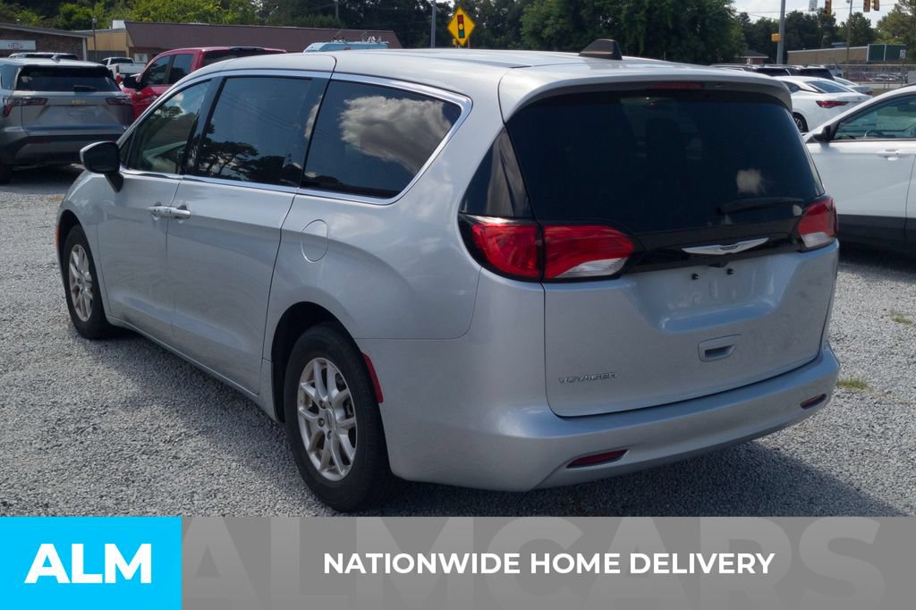 Used 2023 Chrysler Voyager LX FWD image 4