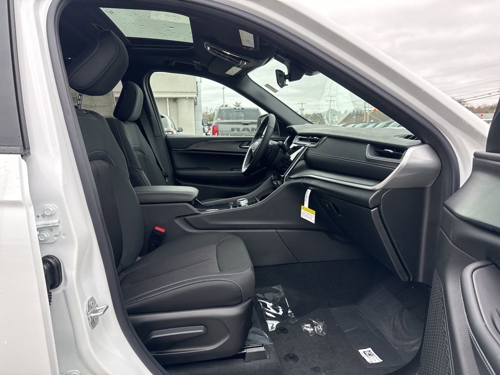 New 2026 Jeep Grand Cherokee Laredo image 28