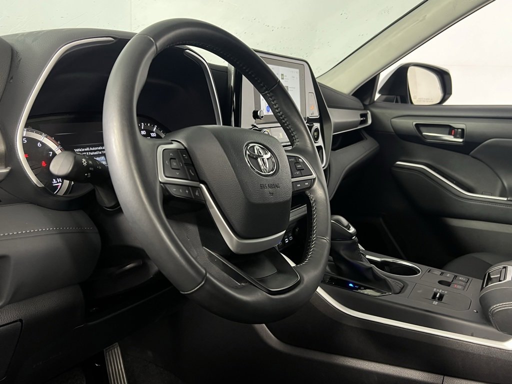 Used 2025 Toyota Highlander XLE image 22