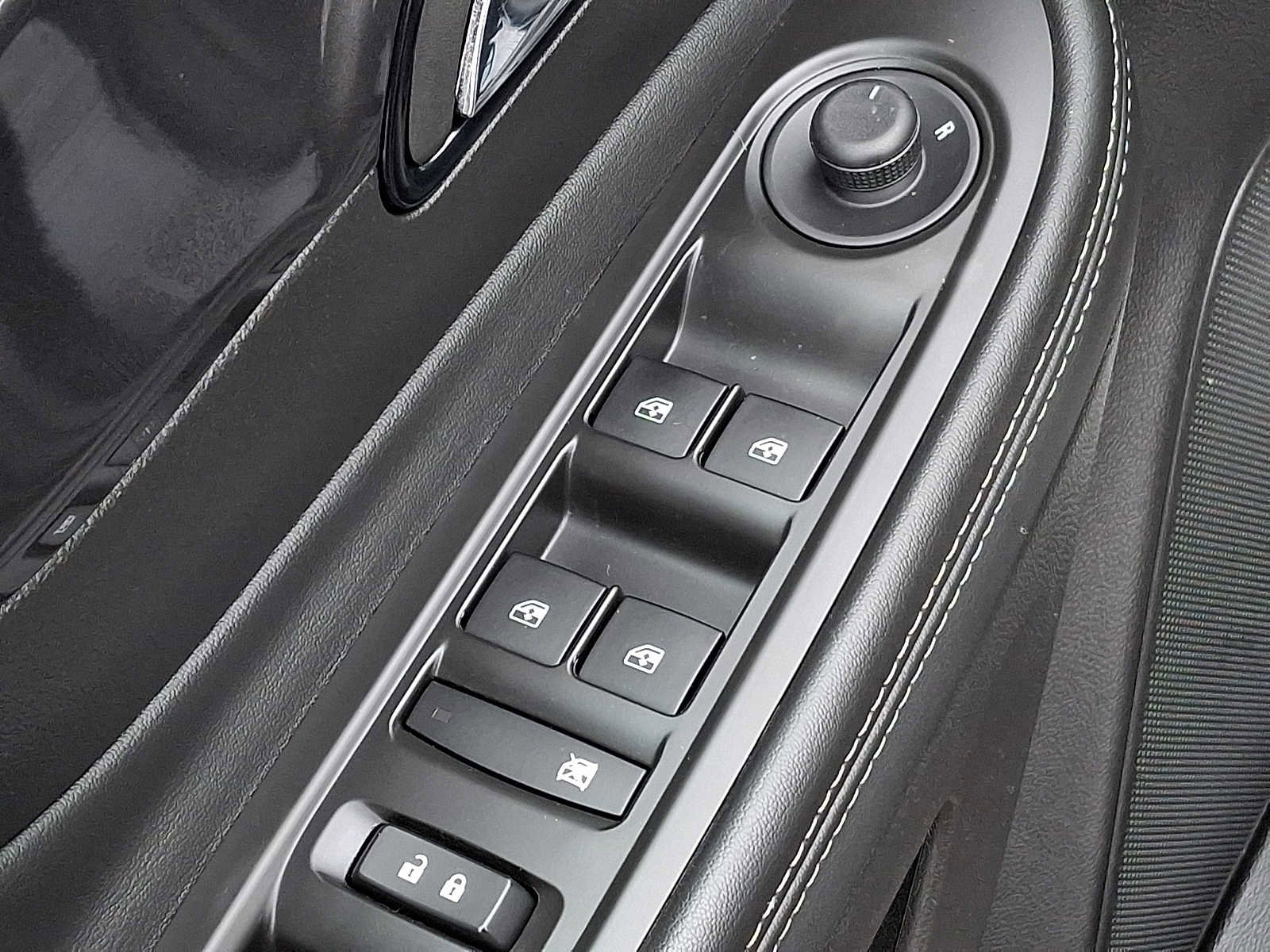 Used 2022 Buick Encore Preferred image 25