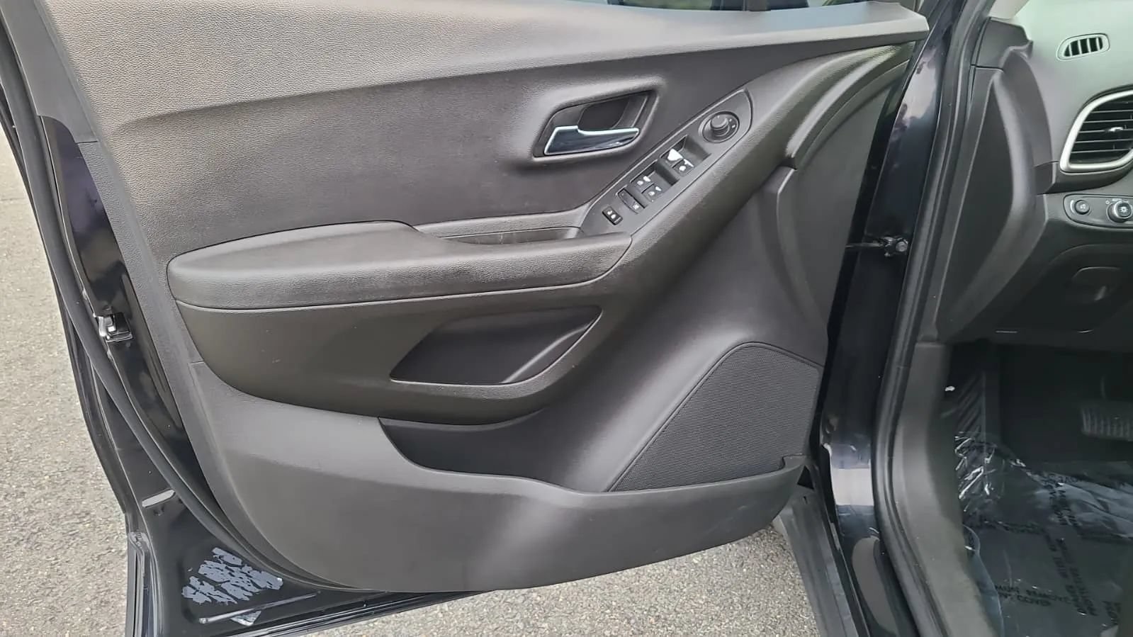 Used 2019 Chevrolet Trax LS FWD image 10
