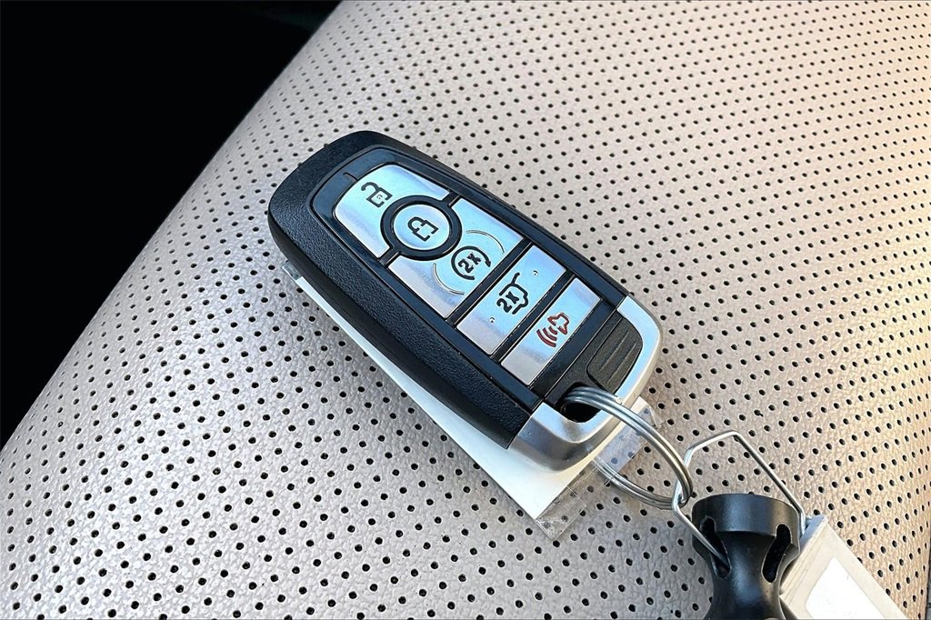 Used 2022 Ford Escape SEL w/ Technology Package image 11