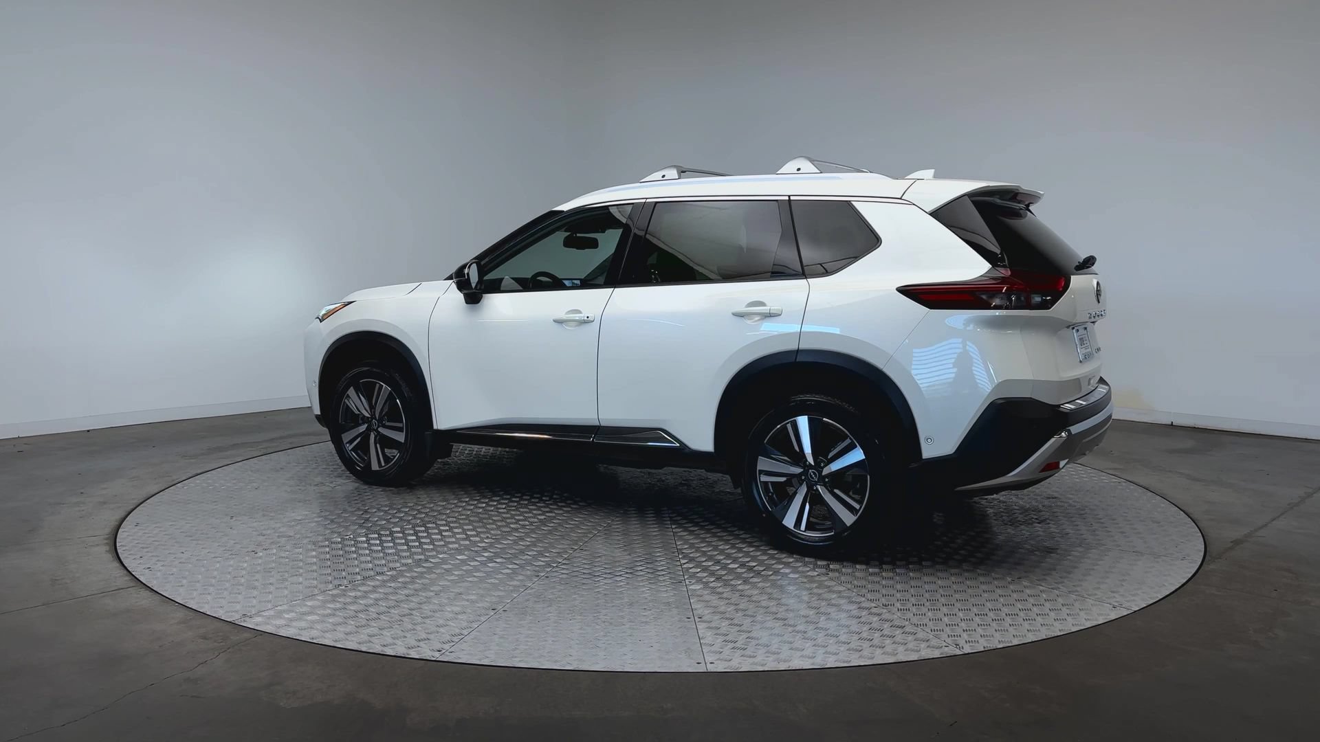 Used 2023 Nissan Rogue Platinum w/ Platinum Premium Package FWD image 6