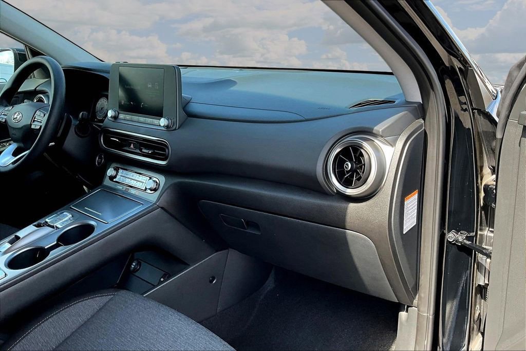 Used 2023 Hyundai Kona SE image 27