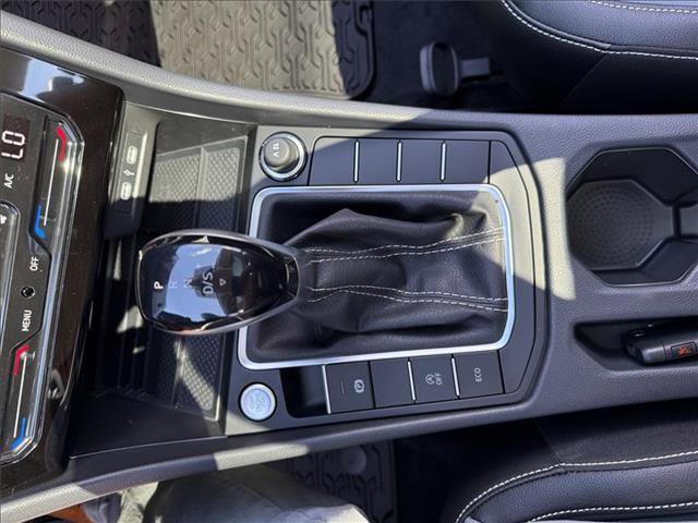 New 2025 Volkswagen Jetta SE FWD image 16