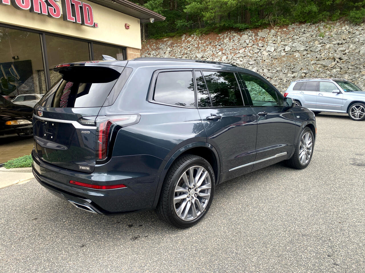 Used 2021 Cadillac XT6 Sport w/ Platinum Package image 2