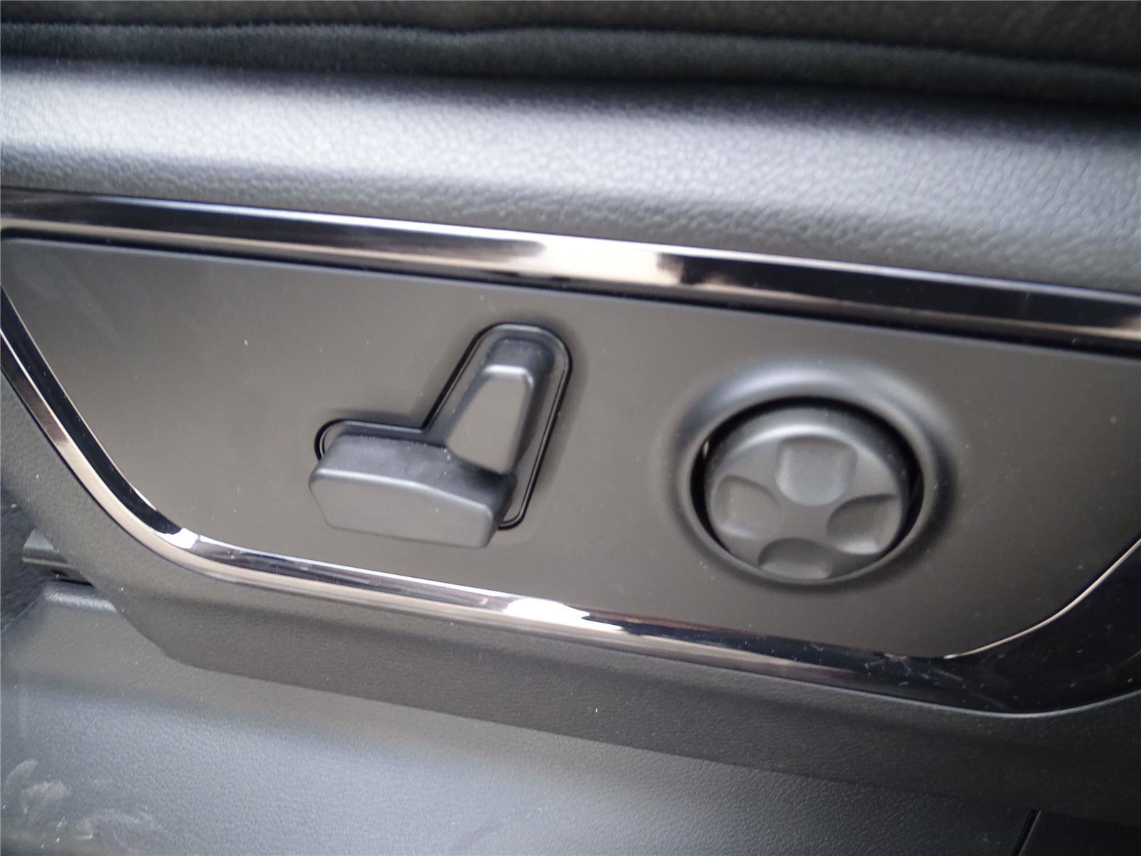 Used 2025 RAM 1500 Limited image 29