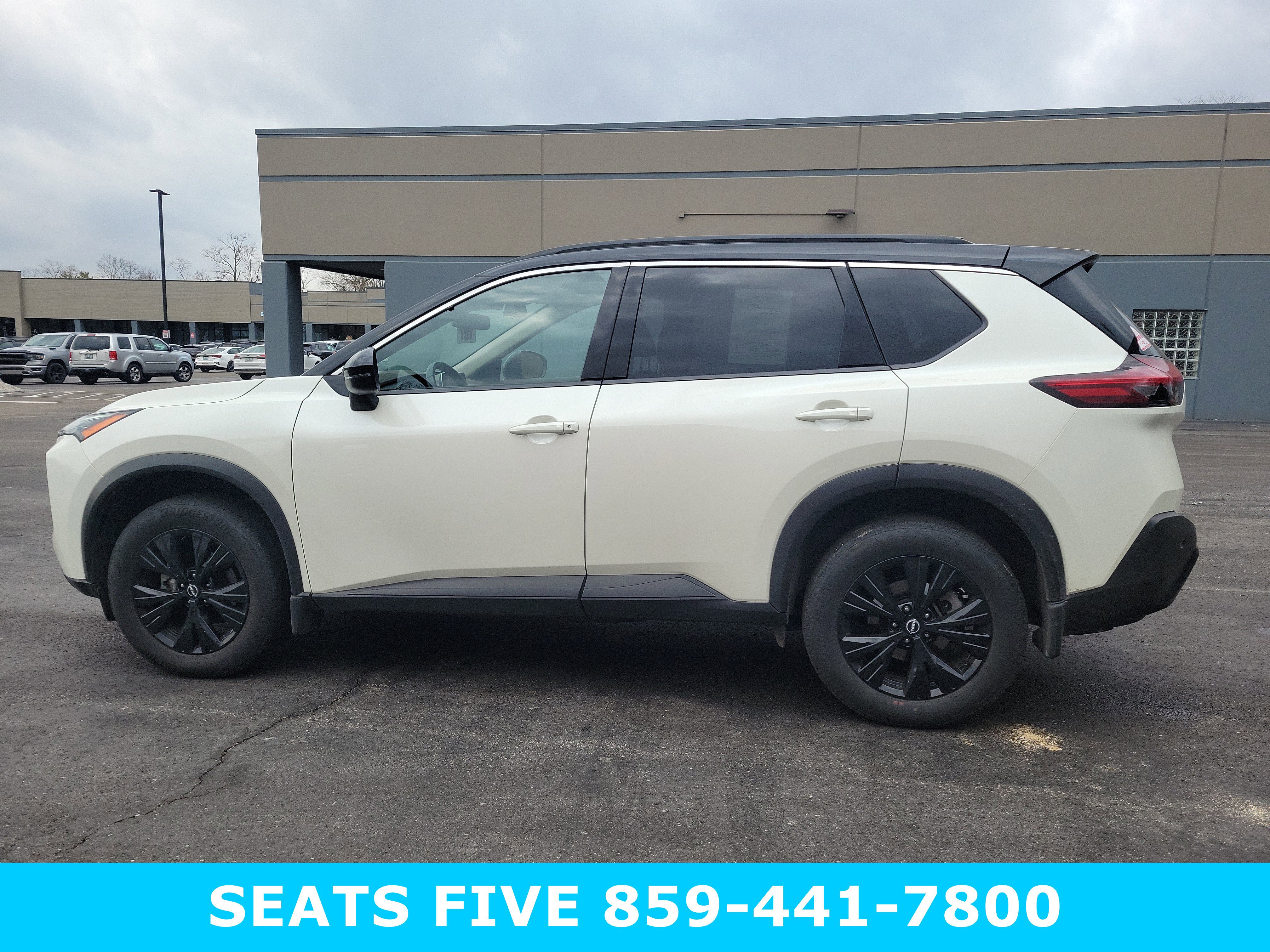 Used 2023 Nissan Rogue SV w/ SV Premium Package image 7