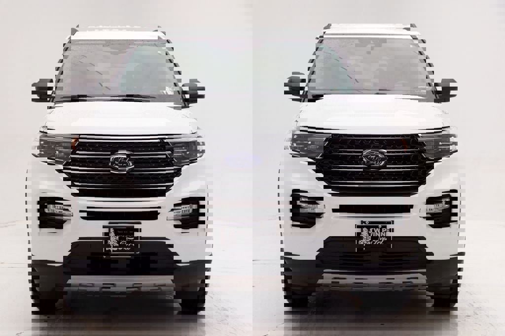 Used 2021 Ford Explorer XLT w/ Equipment Group 202A image 2