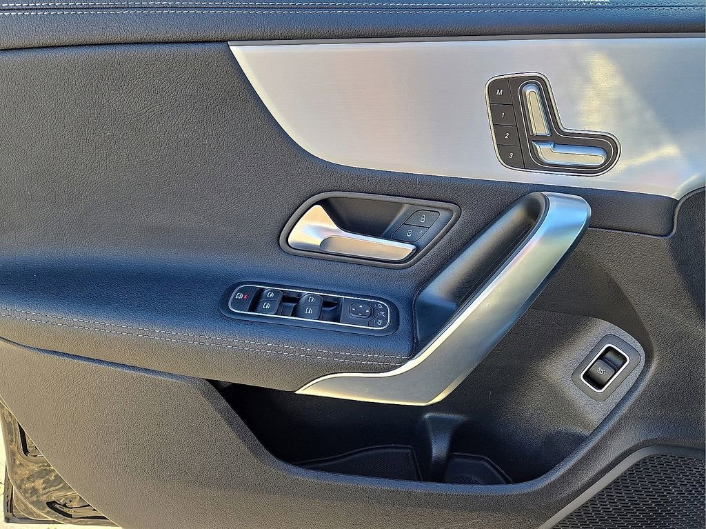 Used 2025 Mercedes-Benz CLA 250 image 21