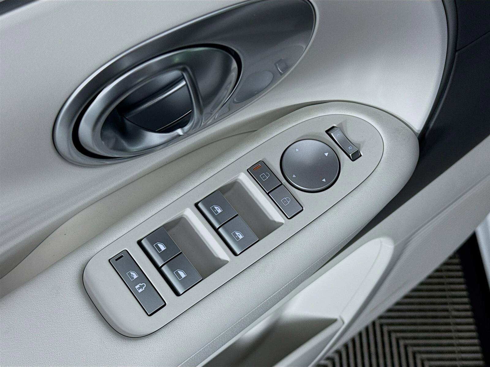 New 2026 Hyundai Ioniq 9 SE AWD/4WD image 19
