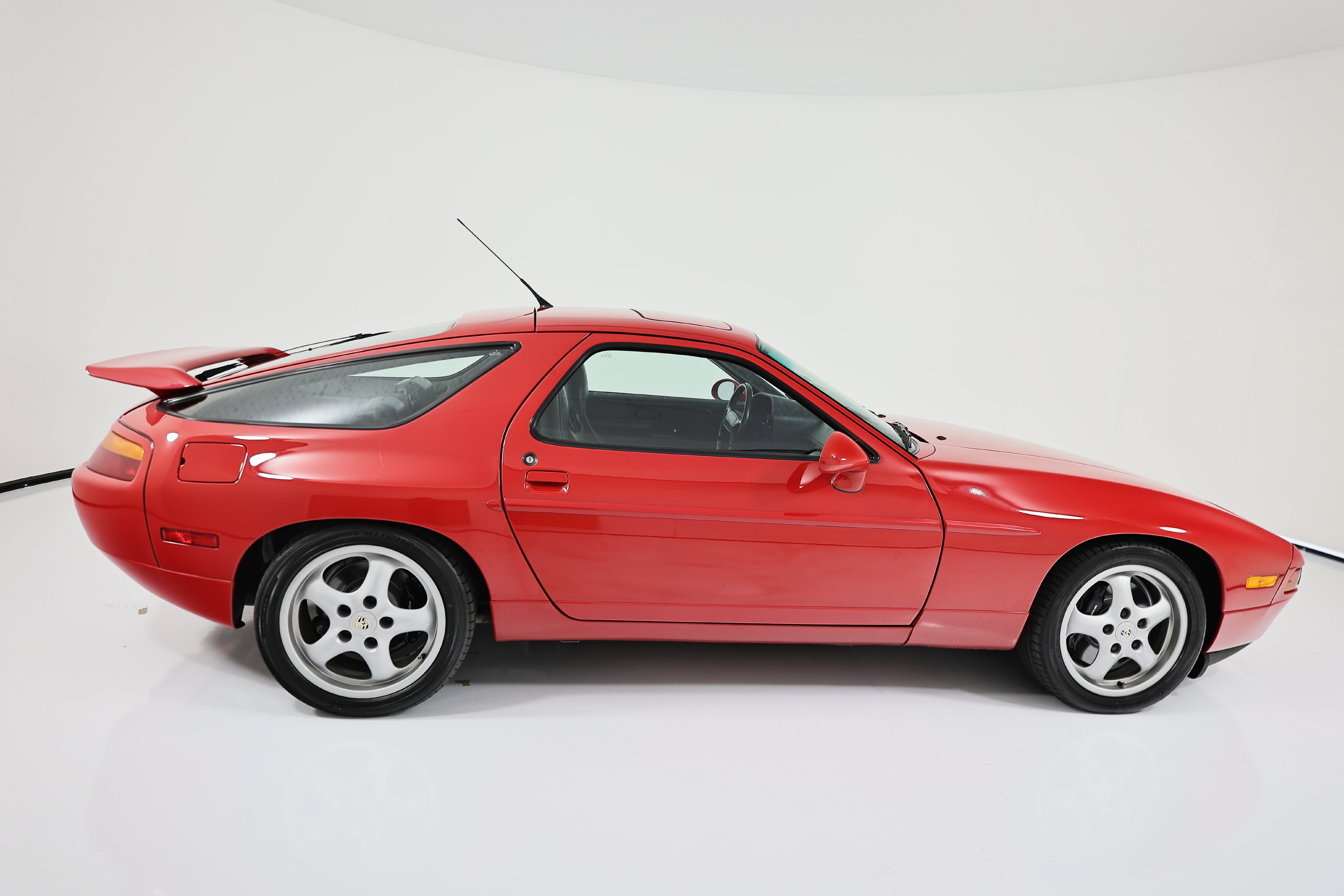 Used 1994 Porsche 928 GTS RWD image 8
