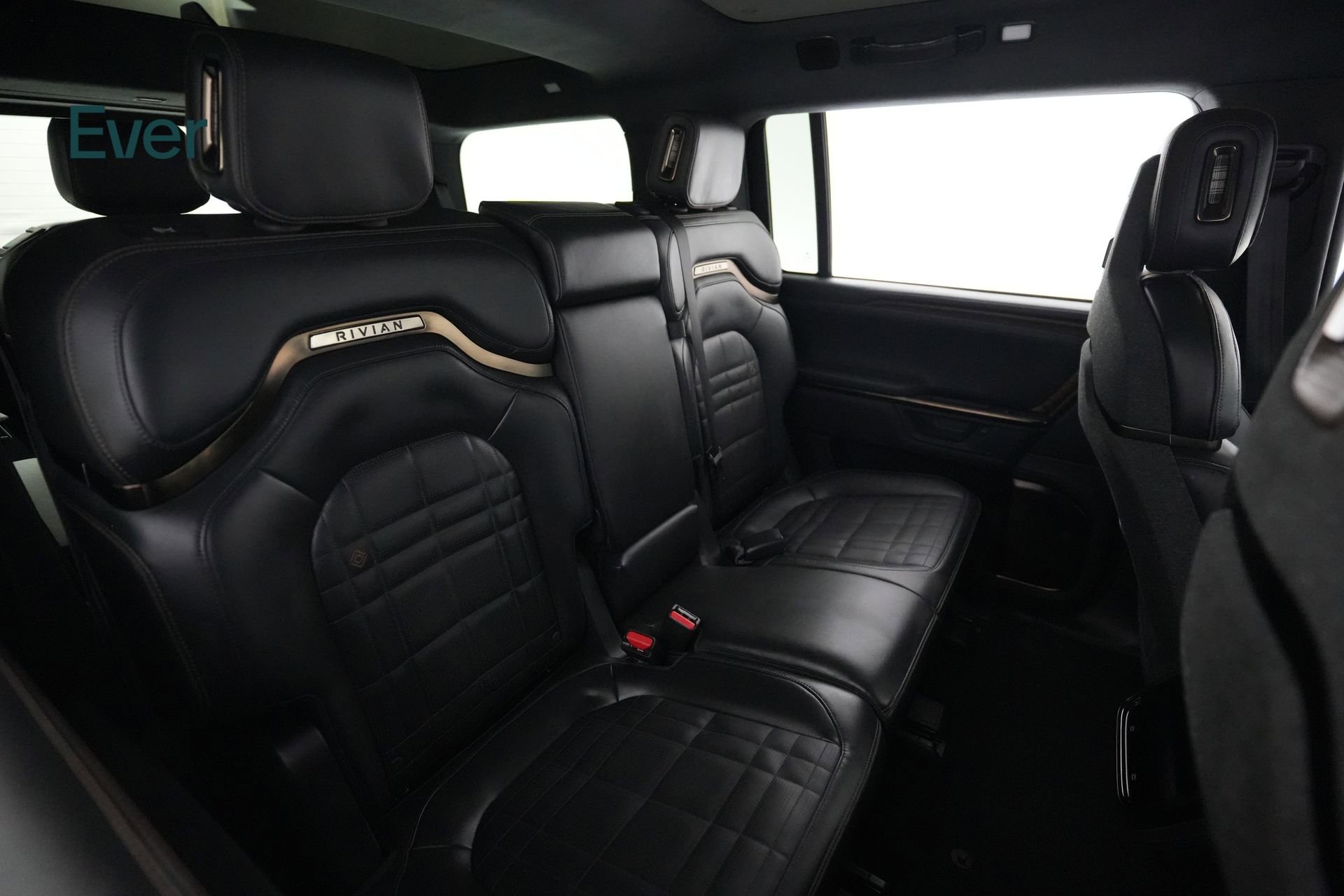 Used 2025 Rivian R1S Premium AWD/4WD image 5