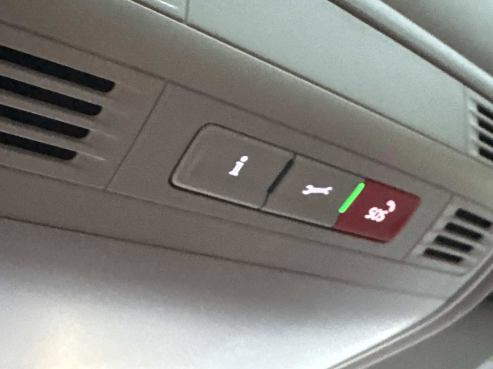 Certified 2022 Volkswagen Taos SE w/ Panoramic Sunroof Package image 25