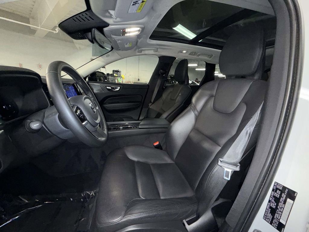 Used 2023 Volvo XC60 B5 Plus w/ Climate Package AWD/4WD image 2