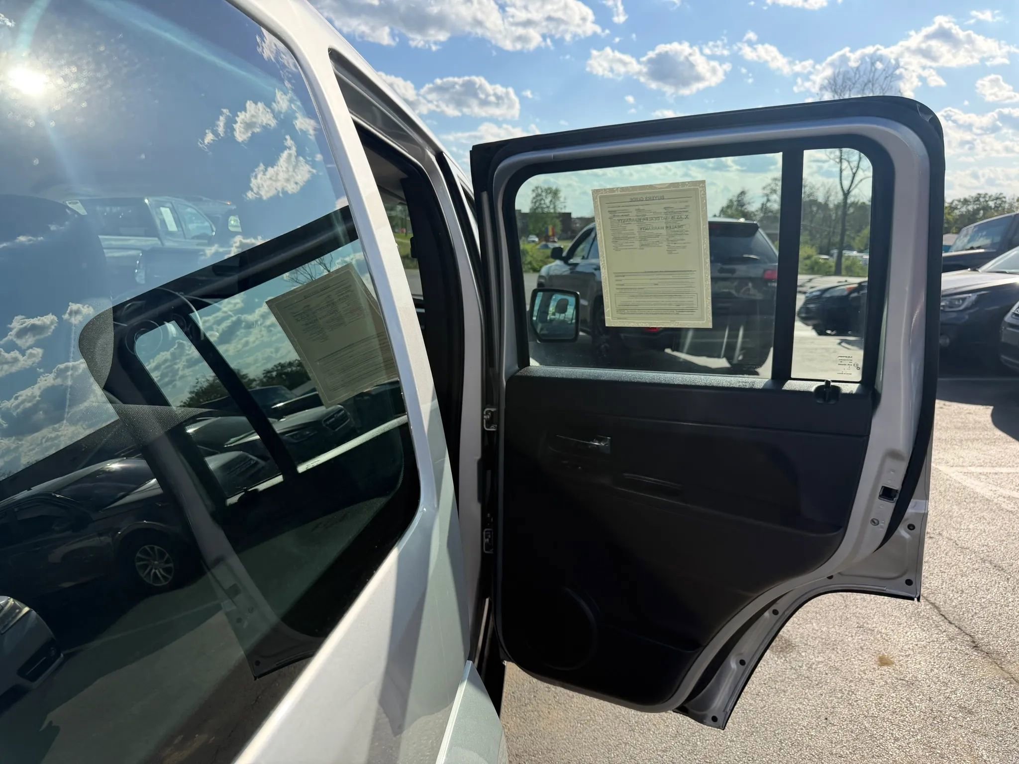 Used 2011 Jeep Liberty Sport AWD/4WD image 30