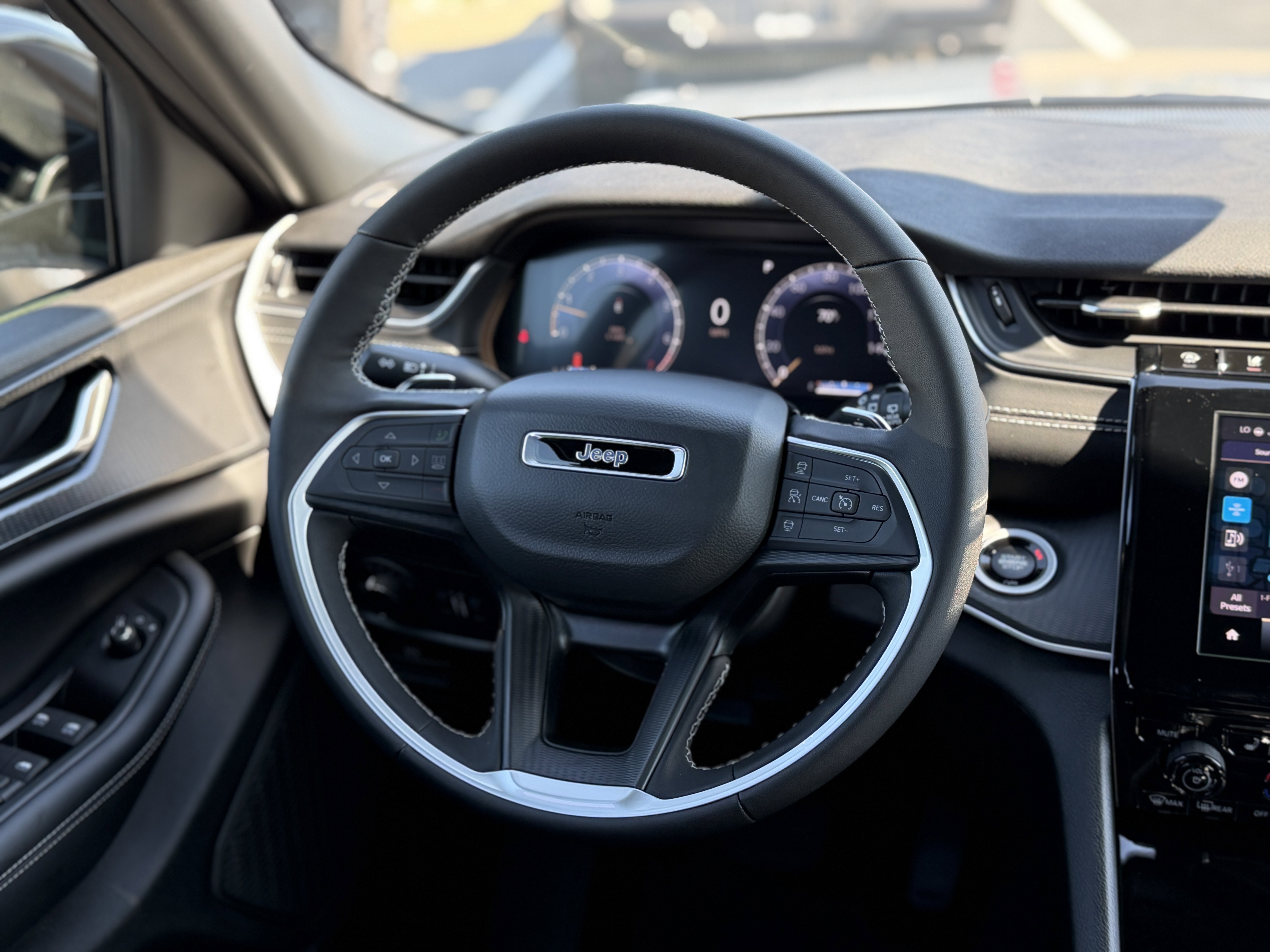 New 2025 Jeep Grand Cherokee L Altitude image 14