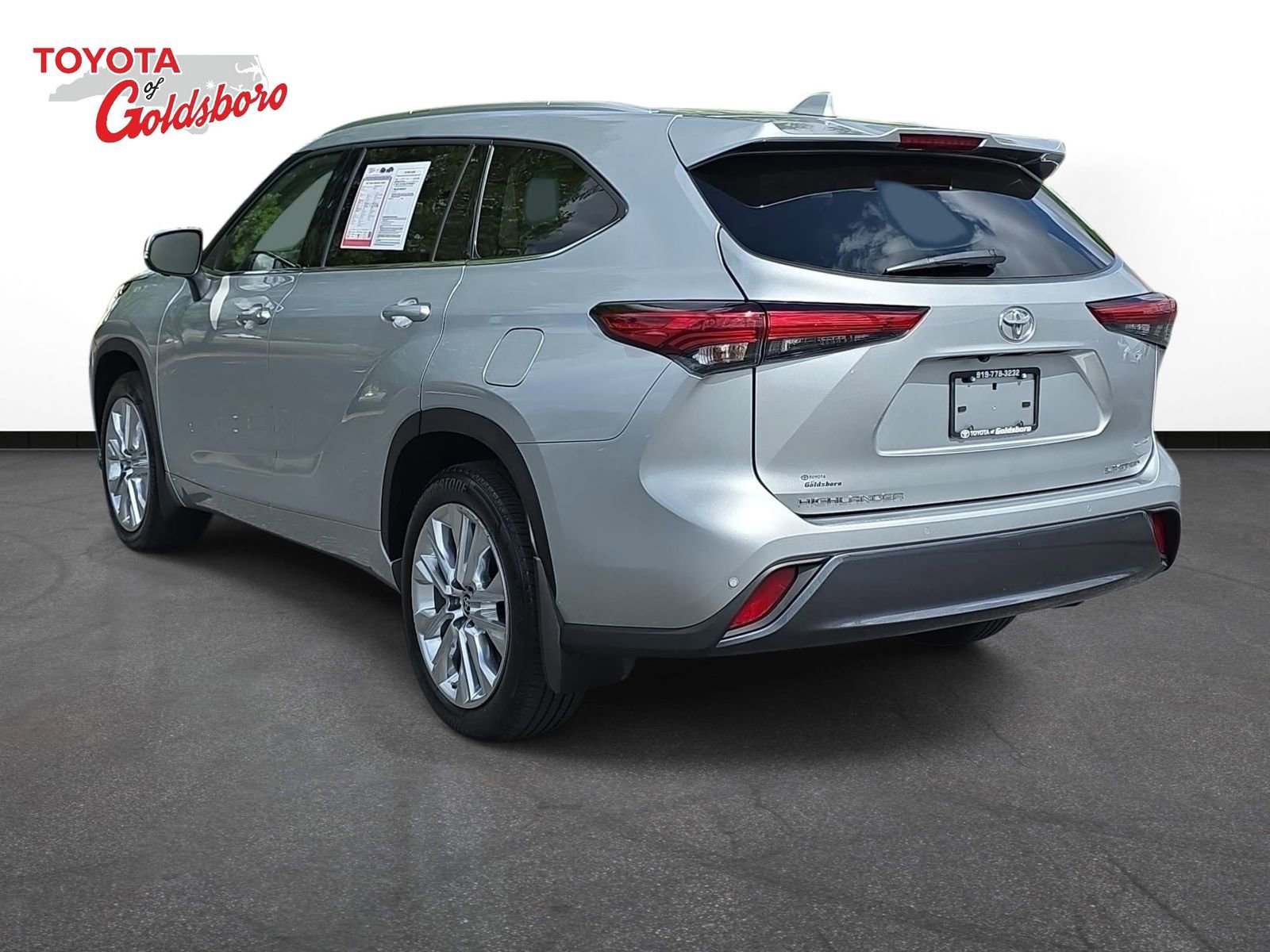 Used 2023 Toyota Highlander Limited image 7