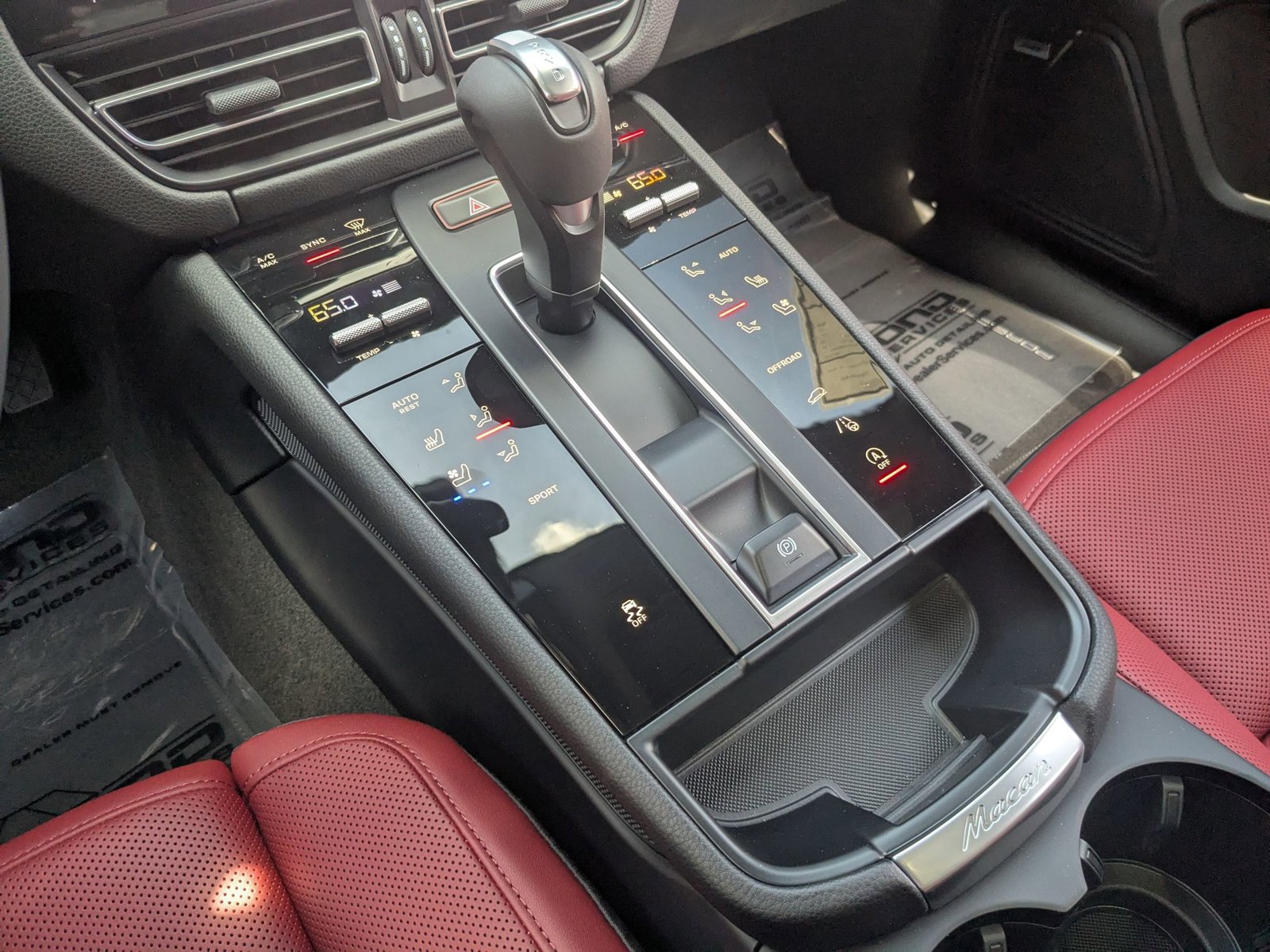 Used 2025 Porsche Macan image 21