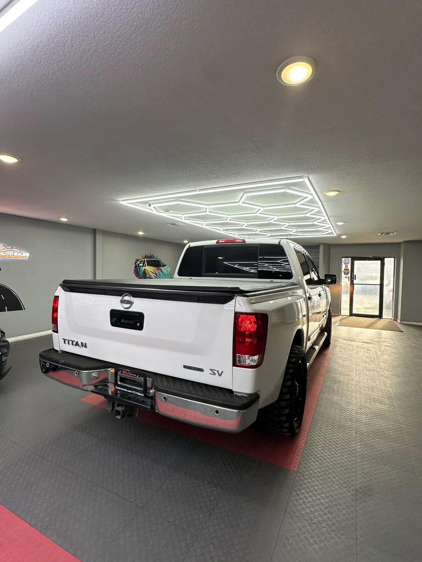 Used 2013 Nissan Titan SV w/ SV Value Truck Pkg image 6
