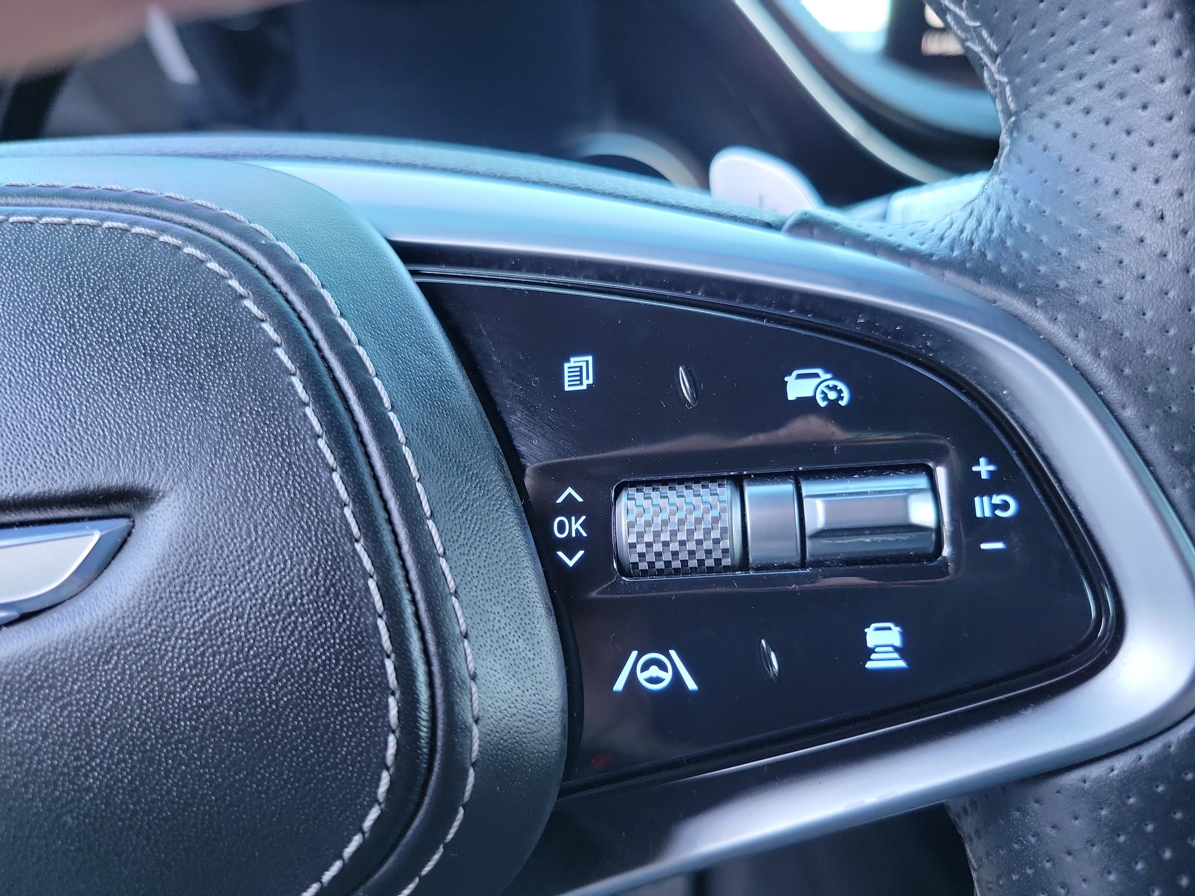 Certified 2022 Genesis GV70 2.5T w/ Sport Prestige Package image 8