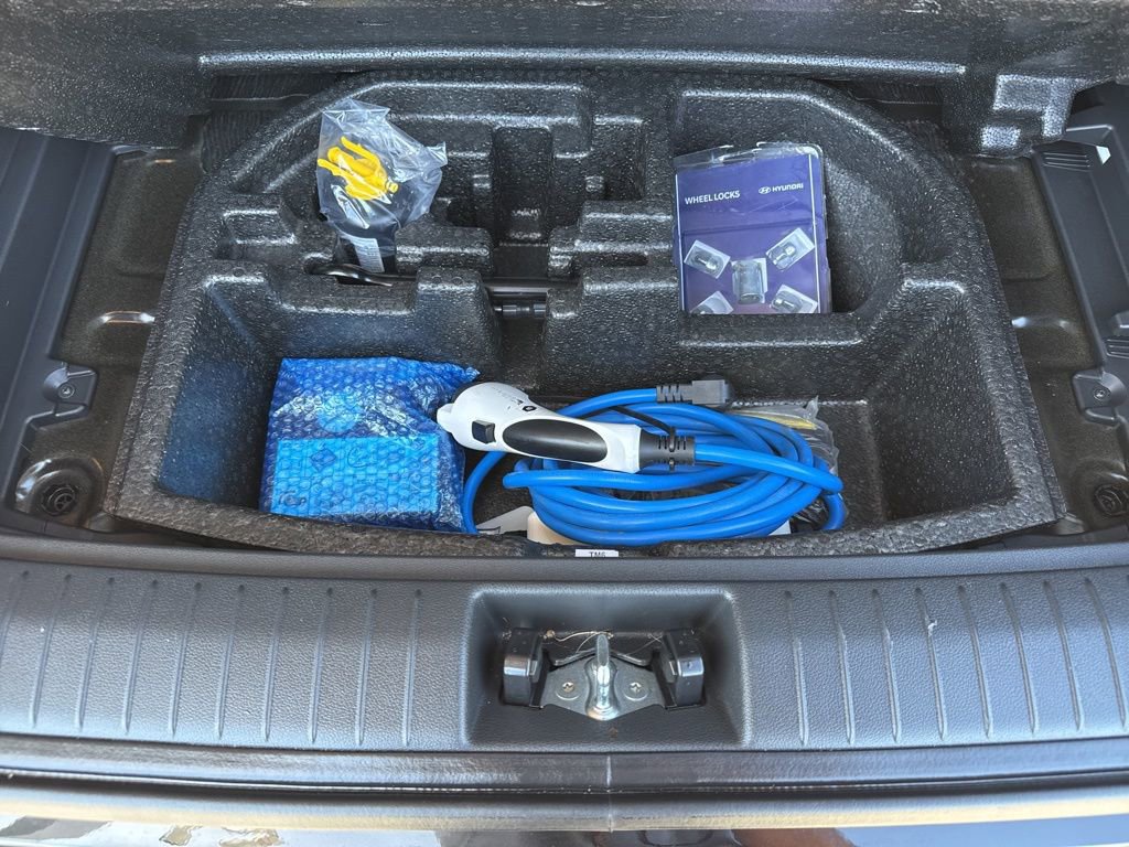 Used 2023 Hyundai Kona SE image 32