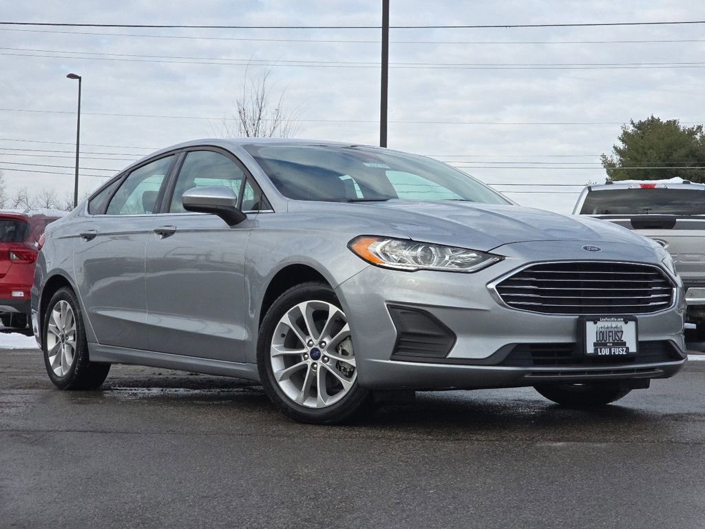 Used 2020 Ford Fusion SE image 2