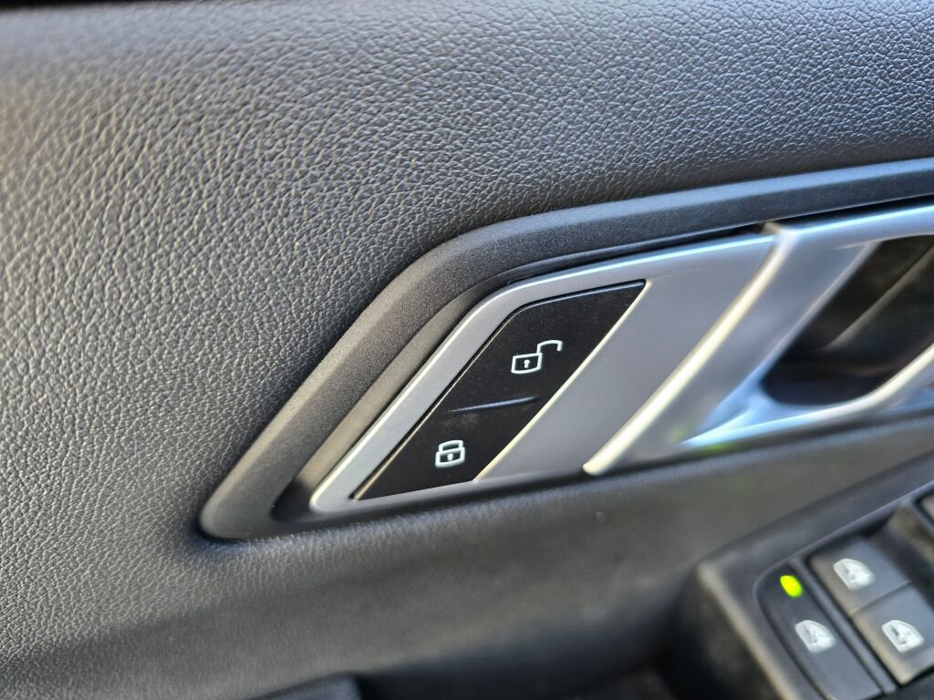 Used 2019 BMW 330i Sedan image 12