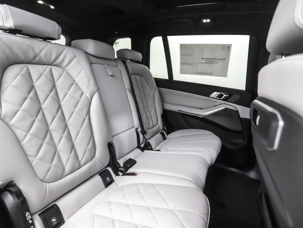 Used 2026 BMW X7 xDrive40i image 32