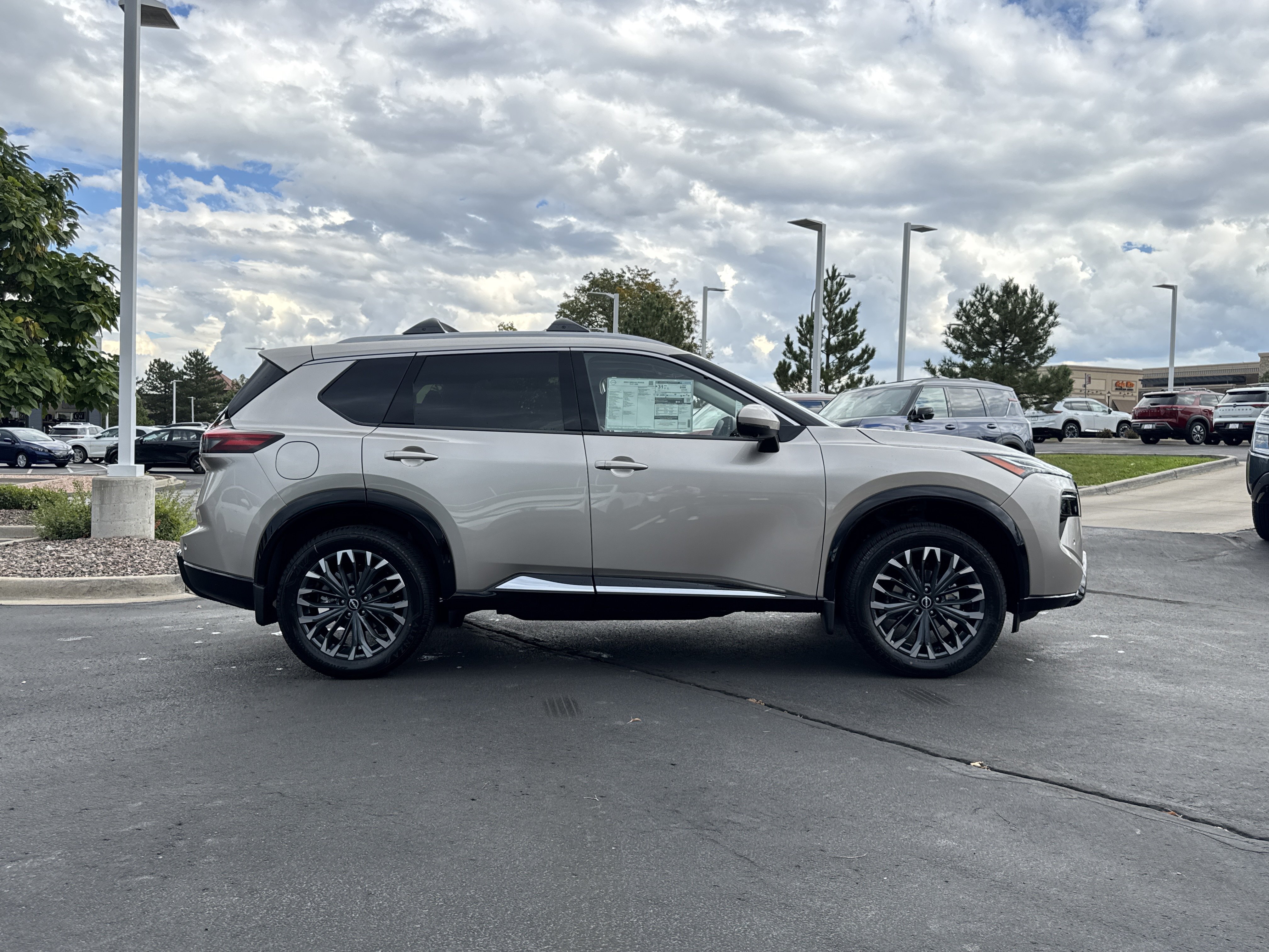 New 2026 Nissan Rogue Platinum w/ Platinum Premium Package AWD/4WD image 3