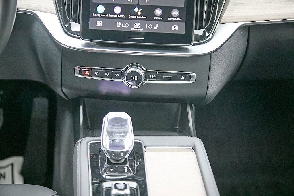 New 2026 Volvo XC90 B6 Plus w/ Protection Package Premier image 30