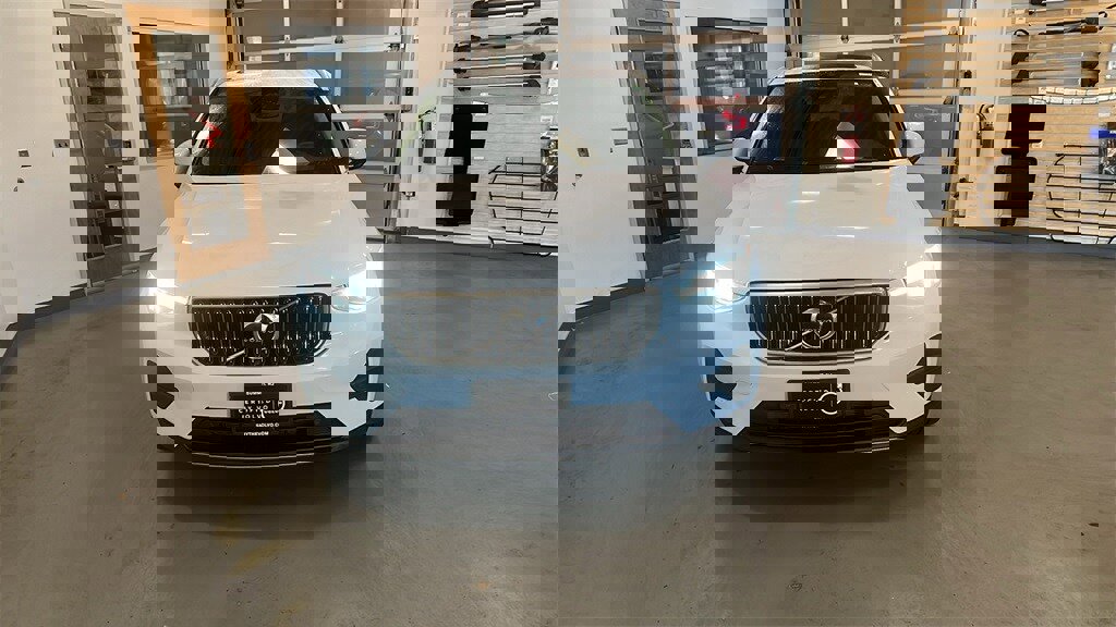 Certified 2025 Volvo XC40 B5 Core