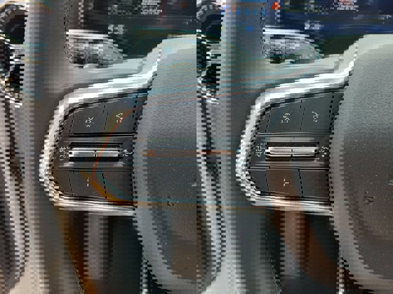 Used 2025 Chevrolet Equinox LT image 18