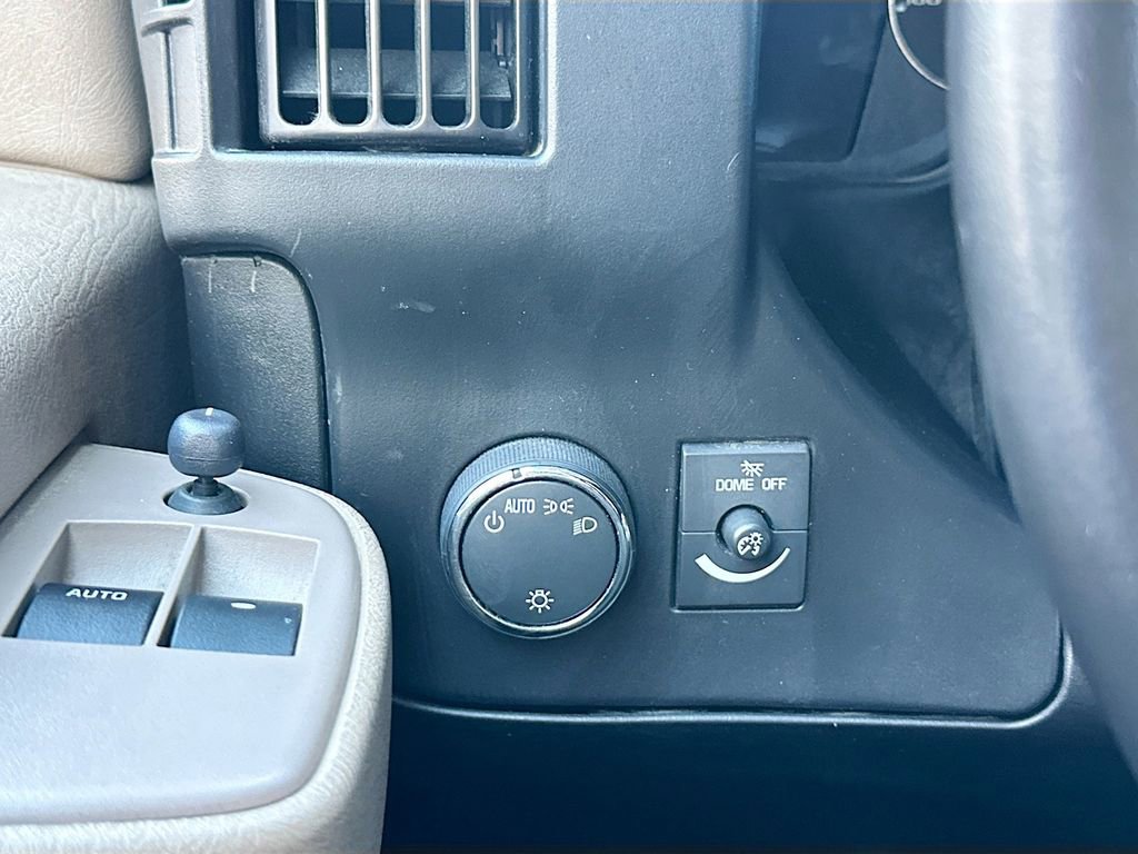 Used 2023 Chevrolet Express 2500 w/ Driver Convenience Package RWD image 10