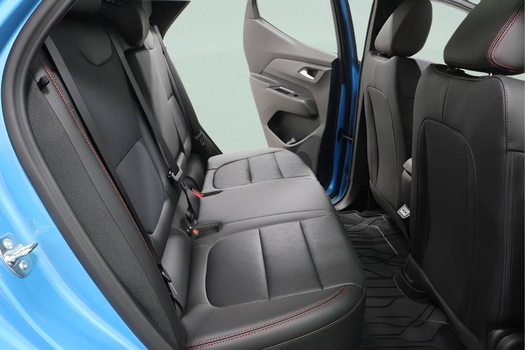 New 2027 Chevrolet Bolt RS w/ Technology Package FWD image 30