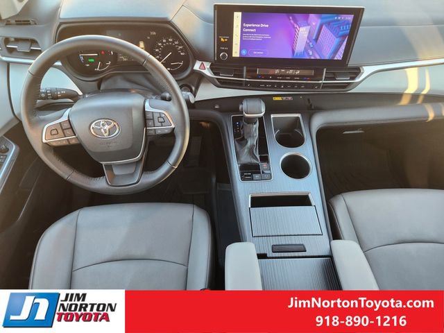 Used 2025 Toyota Sienna XLE image 29
