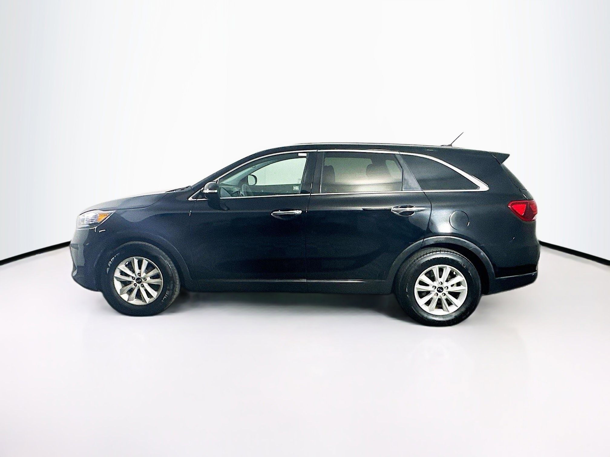 Used 2019 Kia Sorento LX image 4