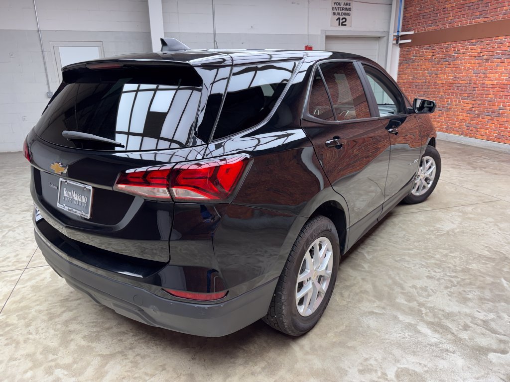 Used 2023 Chevrolet Equinox LS w/ LS Convenience Package FWD image 5