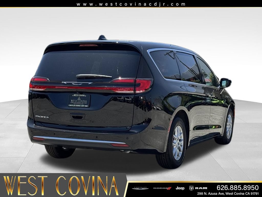 New 2027 Chrysler Pacifica Select FWD image 8