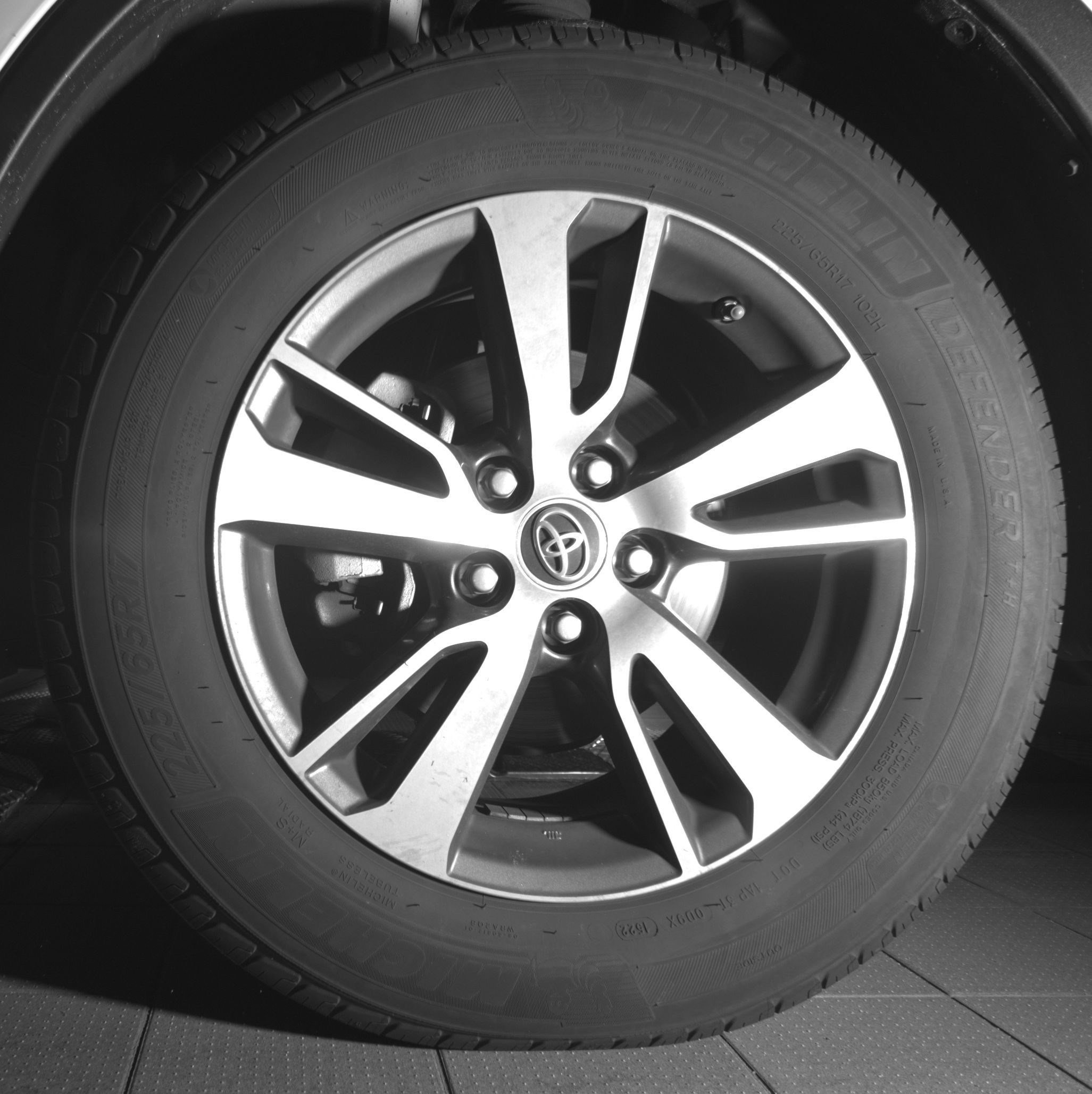 Used 2018 Toyota RAV4 XLE AWD/4WD image 12